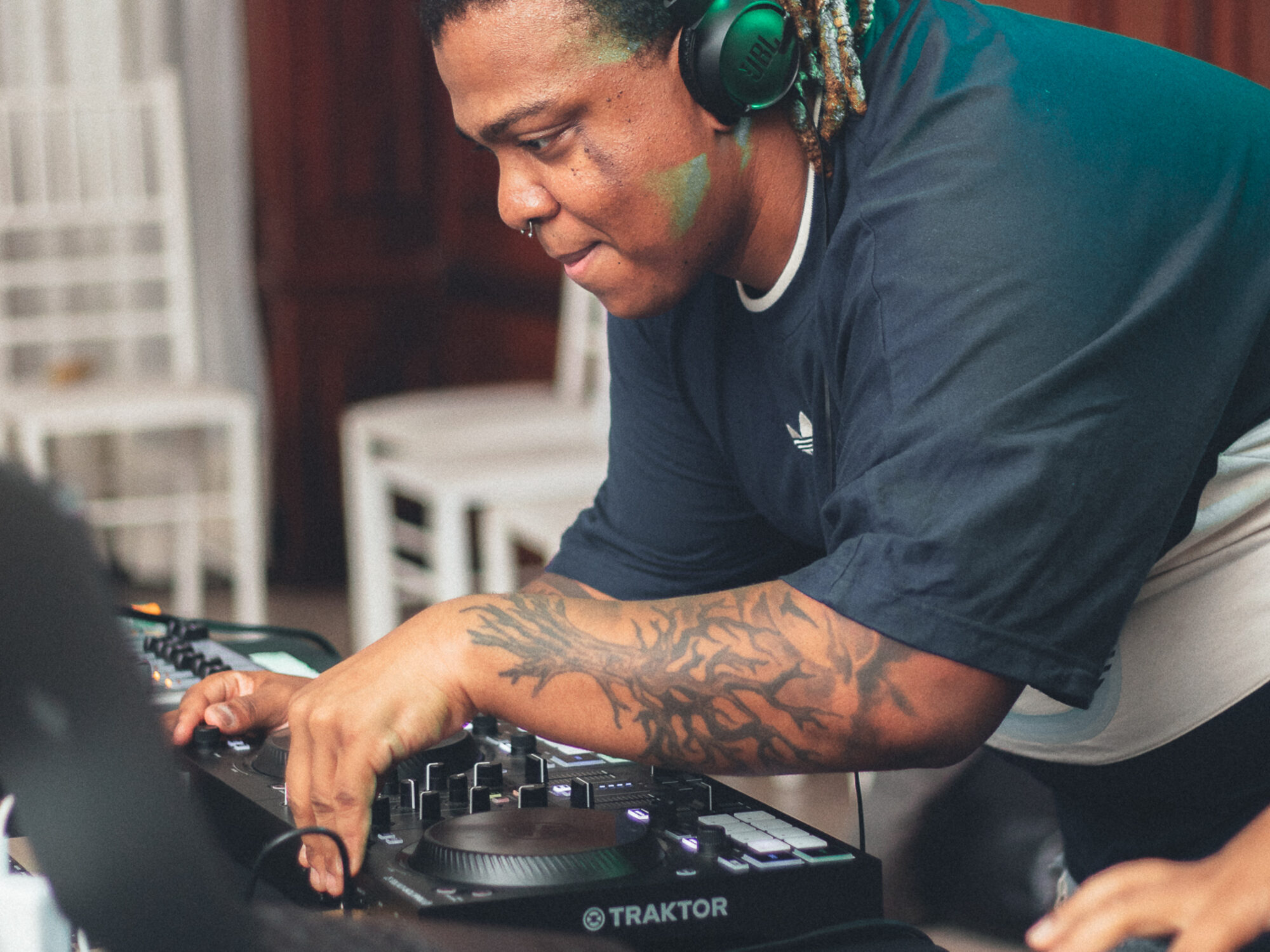 DJs: criadores de memórias e afetos na pista de dança